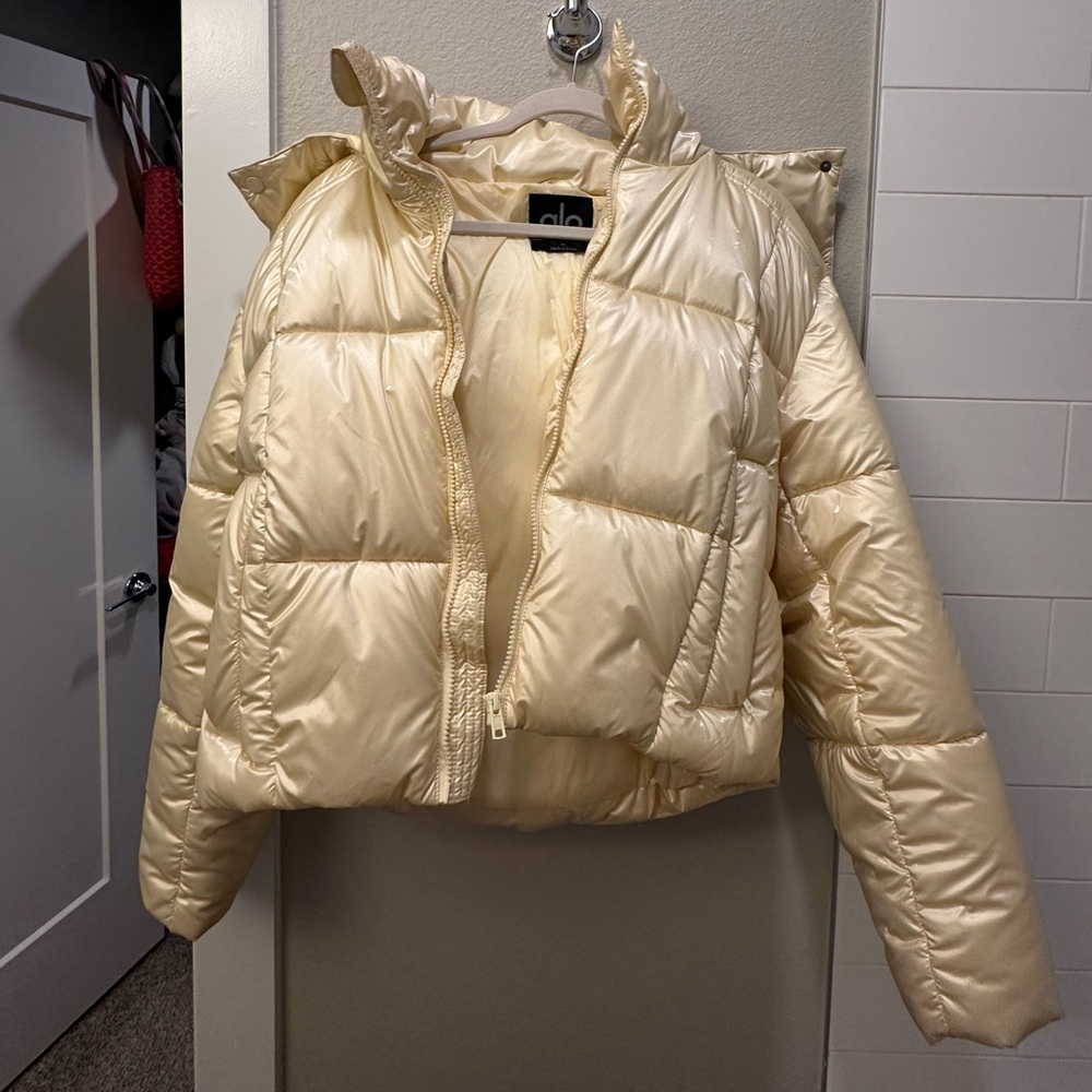 ALO Yoga Light Yellow Puffer Jacket